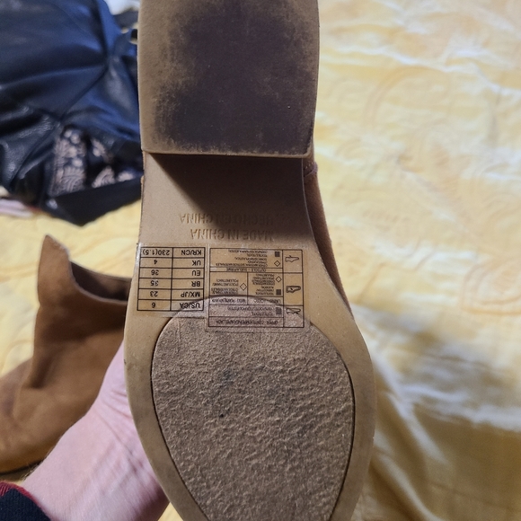 Forever 21 suede booties - Picture 4 of 4